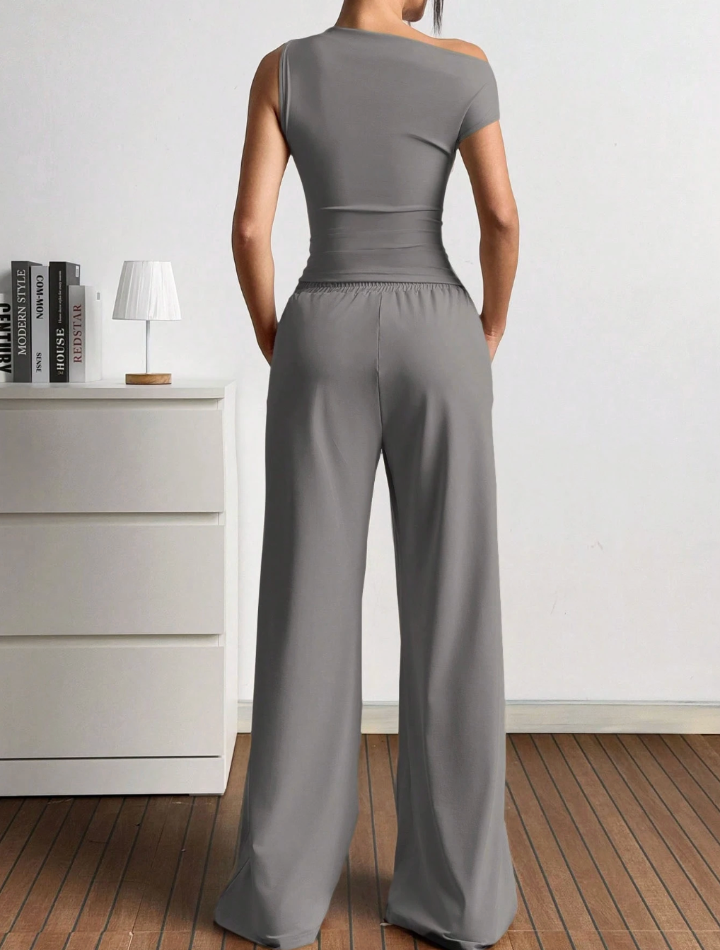 Set Asymmetric Edge - Sleek. Modern. Monochromatic.