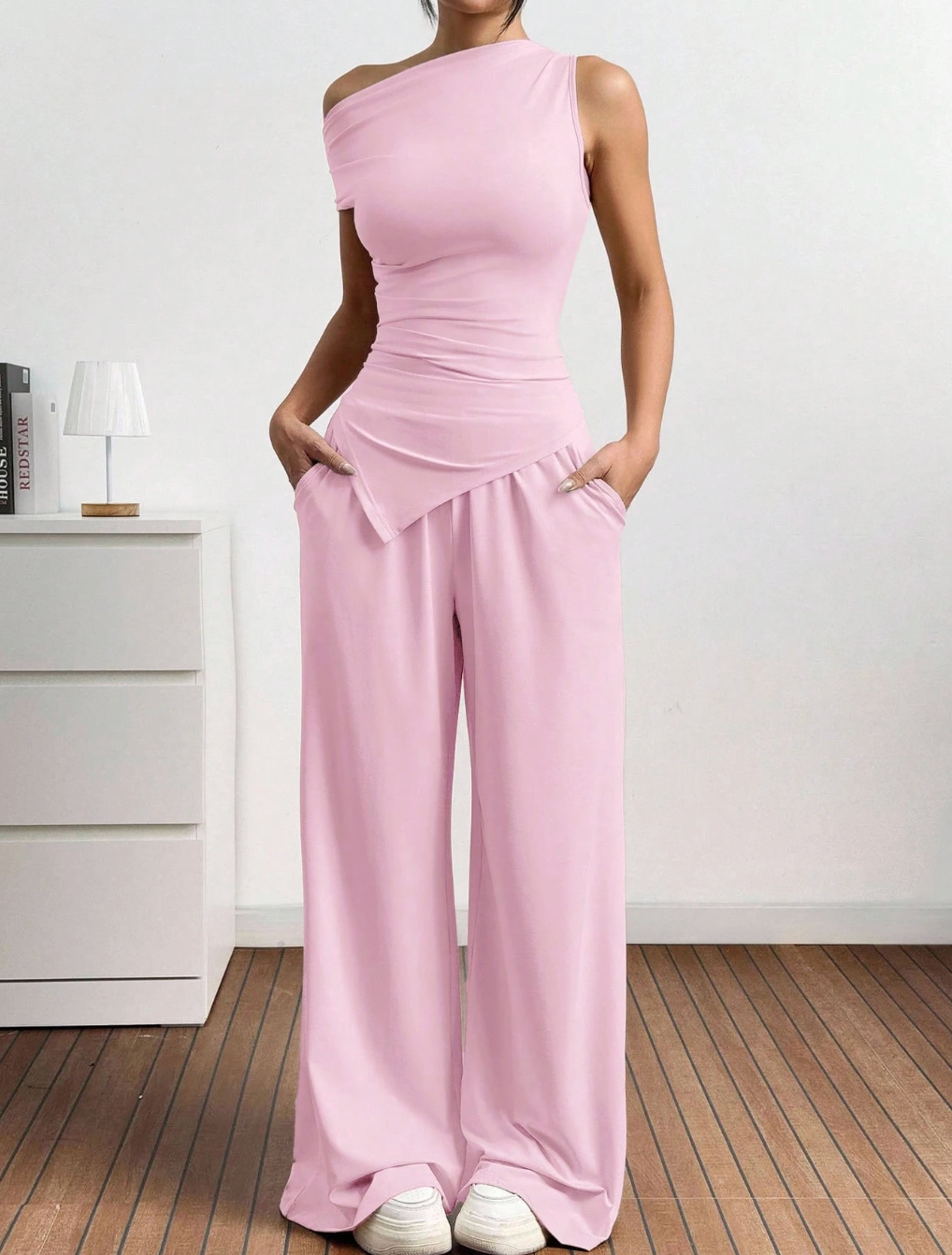 Set Asymmetric Edge - Sleek. Modern. Monochromatic.