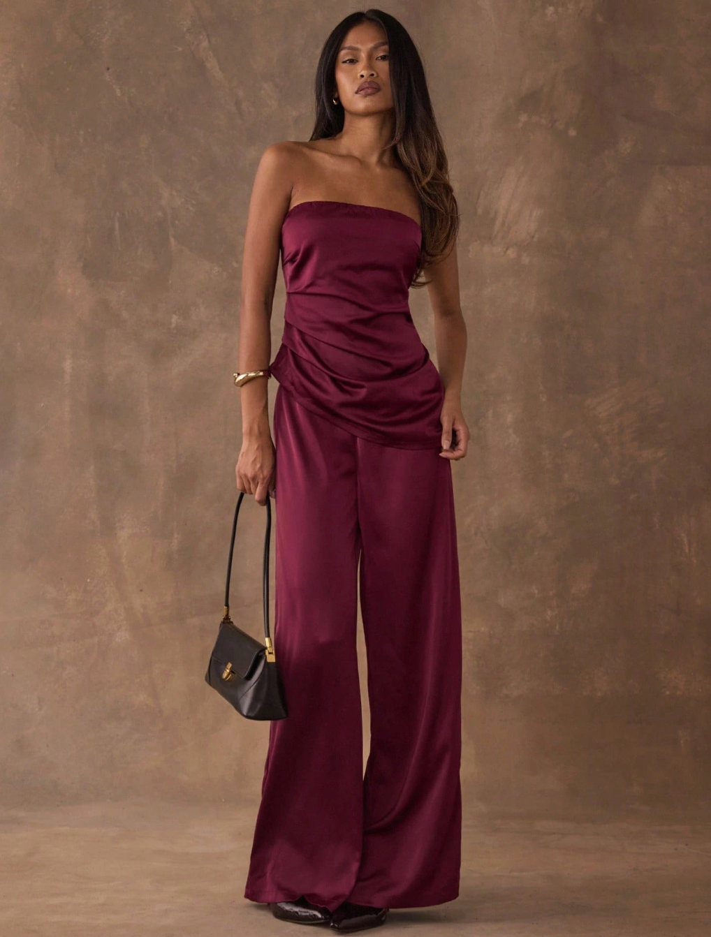 Set Sculpted Asymmetric - Sleek. Strapless. Sophisticated.